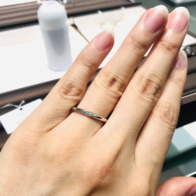 【アイプリモ(I-PRIMO)の口コミ】 ヘラクレスは13石のダイヤがぐるっと囲むようなデザインなので手前から見…