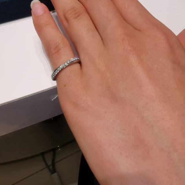 【4℃ BRIDAL(ヨンドシーブライダル)の口コミ】 シンプルさがウリだそうでシンプル&上品な指輪が多かったです。4℃と言…
