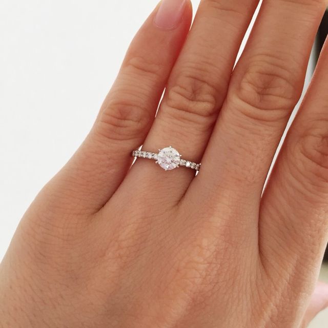 【ROYAL ASSCHER(ロイヤル・アッシャー)の口コミ】 自分で決め、予算もあると思うのでカラーとカラット数は彼にお任せしまし…