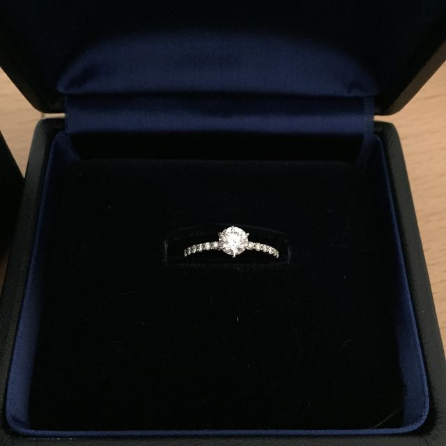 【ROYAL ASSCHER(ロイヤル・アッシャー)の口コミ】 自分で決め、予算もあると思うのでカラーとカラット数は彼にお任せしまし…