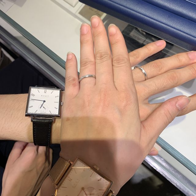 【銀座ダイヤモンドシライシの口コミ】 全部で6店舗以上見ましたが、細身でダイヤモンドが全体に入っているデザイ…