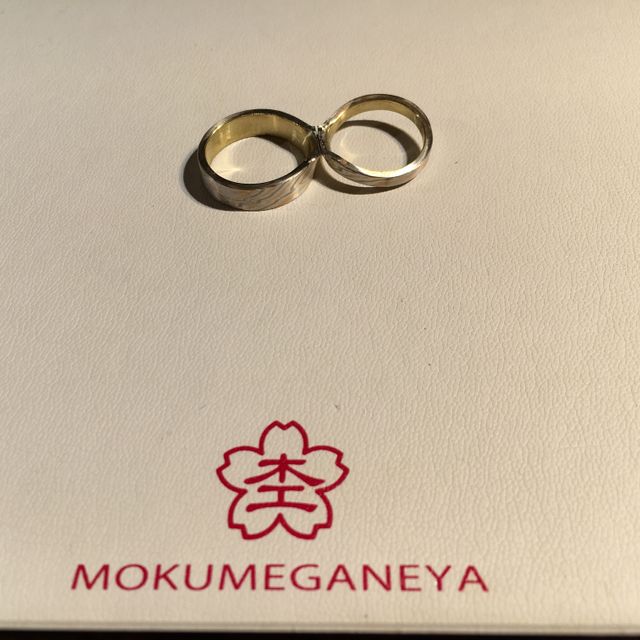 【杢目金屋(もくめがねや)の口コミ】 どうしても男の人の結婚指輪がシンプル過ぎるのが私が気になる点でした。…