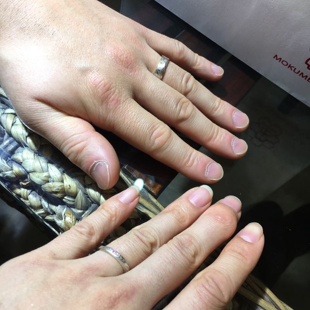 【杢目金屋(もくめがねや)の口コミ】 どうしても男の人の結婚指輪がシンプル過ぎるのが私が気になる点でした。…