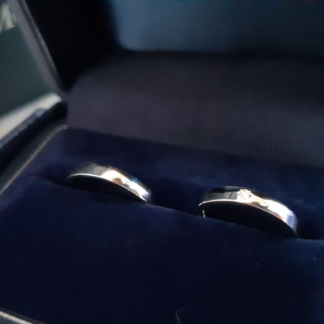 【銀座ダイヤモンドシライシの口コミ】 毎日つけるのにつけ心地がとてもよく、決めました。
少し太めのデザインで…