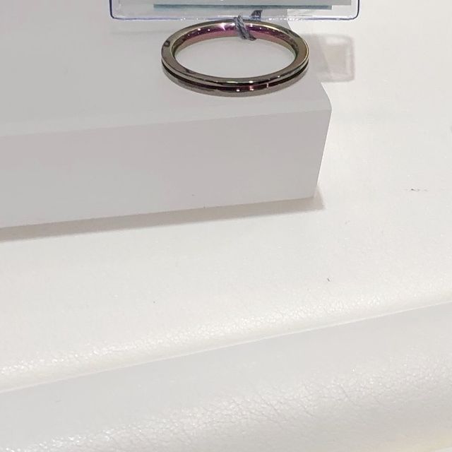 【TITANIO(ティタニオ)の口コミ】 チタンでできているためアレルギーの心配が少ないです。チタンなので手頃…