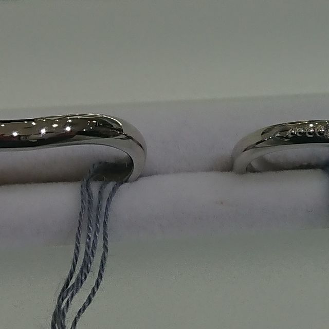 【レディティアラ(LADYTIARA)の口コミ】 ゆるいU字のデザインはつけやすく、やわらかい印象を与えます。価格も手ご…