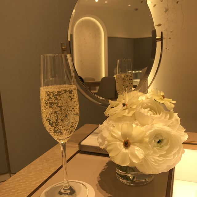 【ティファニー(Tiffany & Co.)の口コミ】 ティファニーの代表作、リボンリングです。横から見るとダイヤが浮き上が…