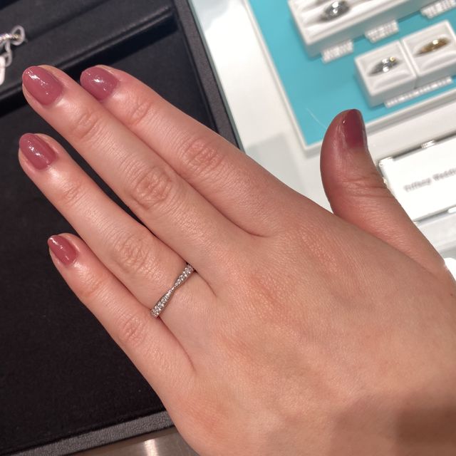 【ティファニー(Tiffany & Co.)の口コミ】 女性らしい柔らかさのあるデザインでとても可愛いです。丸っこいエッジな…