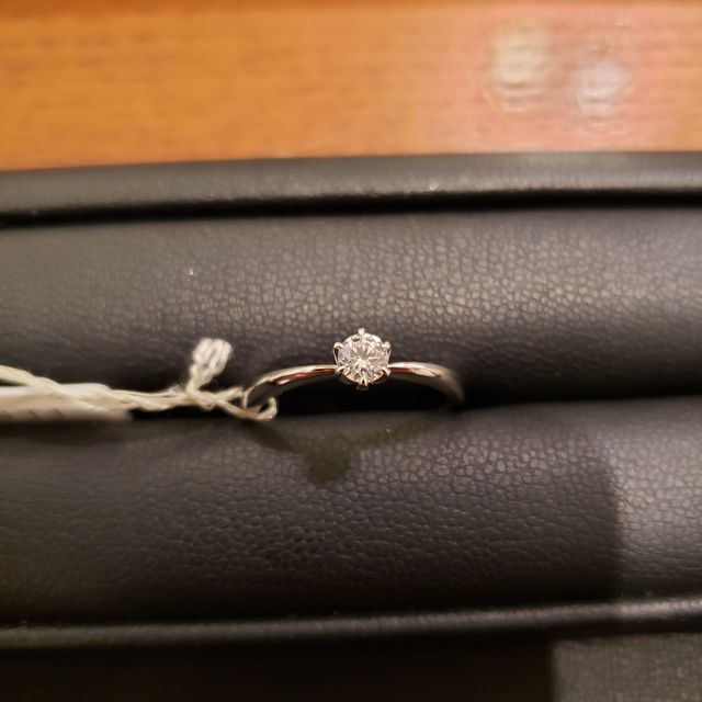 【TRECENTI(トレセンテ)の口コミ】 シンプルな婚約指輪を探していたので、決めました。細部へのこだわりもあ…