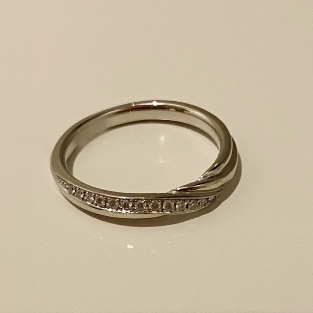 【エクセルコダイヤモンド(EXELCO DIAMOND)の口コミ】 シンプルだけどデザイン性があり、普段もつけやすいものを探していました…