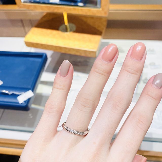 【銀座ダイヤモンドシライシの口コミ】 老舗ブランドとゆうだけあり、結婚指輪らしい王道のデザインだと思います…