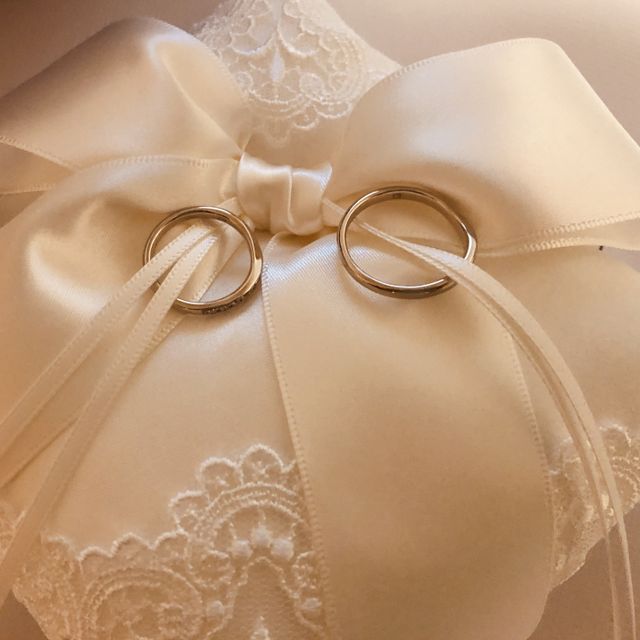 【ラザール ダイヤモンド(LAZARE DIAMOND)の口コミ】 まず、ネットで見てV字のデザインに惹かれたのがきっかけです。指輪を見に…