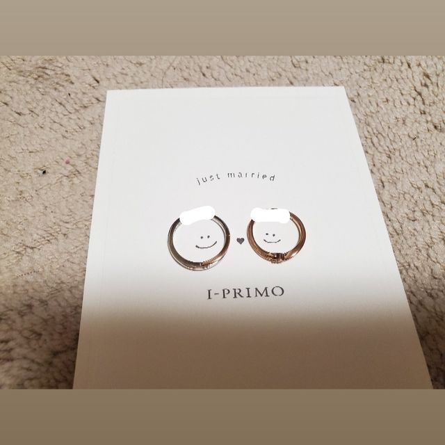 【アイプリモ(I-PRIMO)の口コミ】 周りとかぶらないデザイン！
婚約指輪のようにも見える目立つダイヤモンド…