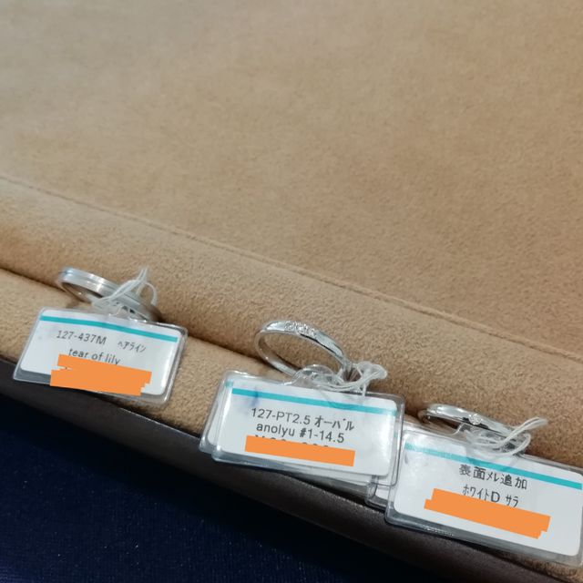 【銀座ダイヤモンドシライシの口コミ】 試着した商品は、アノリューという結婚指輪です。ストレートのシンプルな…