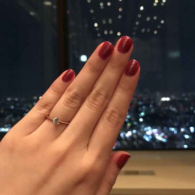 【銀座ダイヤモンドシライシの口コミ】 指が小さくて細いので、smilingという種類のリングにしました。細くて付け…
