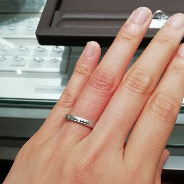 【アイプリモ(I-PRIMO)の口コミ】 シンプルなデザインの指輪が好みだったのですが、試着した指輪は少しデザ…