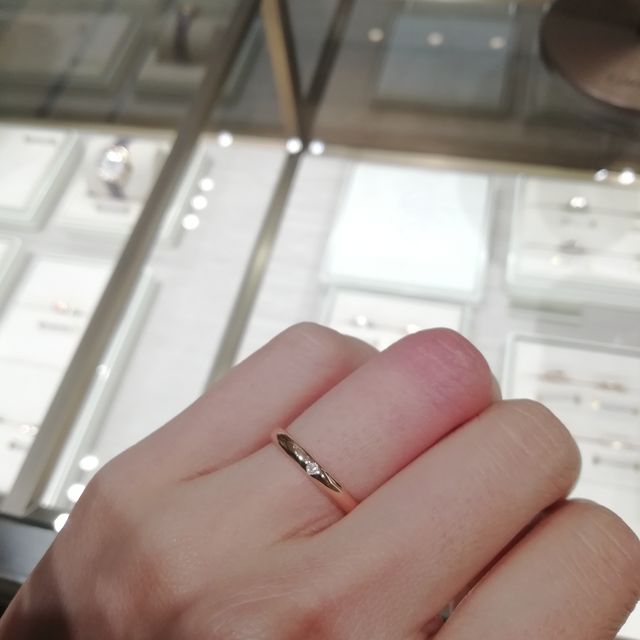 【カルティエ(Cartier)の口コミ】 カルティエの１８９５という結婚指輪です。ストレートのシンプルな指輪に…
