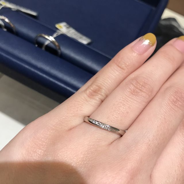 【銀座ダイヤモンドシライシの口コミ】 シンプルなデザインかつ少しキラキラがある結婚指指輪を探していました。…