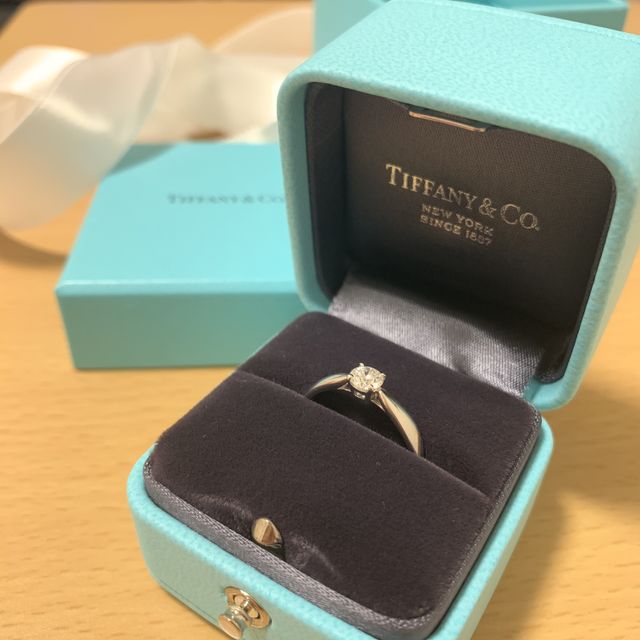 【ティファニー(Tiffany & Co.)の口コミ】 婚約指輪は憧れのティファニーがいいなあと漠然と思ってました！お店に行…