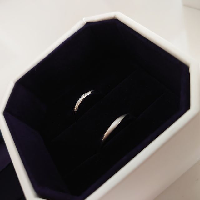 【4℃ BRIDAL(ヨンドシーブライダル)の口コミ】 デザインが一番気に入って購入。
価格もめちゃめちゃ高いわけでもなくそれ…