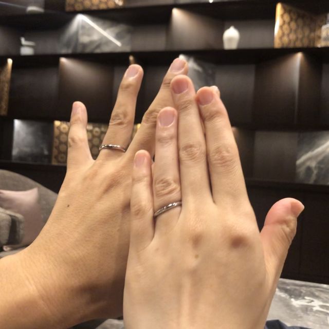 【銀座ダイヤモンドシライシの口コミ】 デザインと、つけ心地、プラチナの質や色でこちらに決めました。また、小…