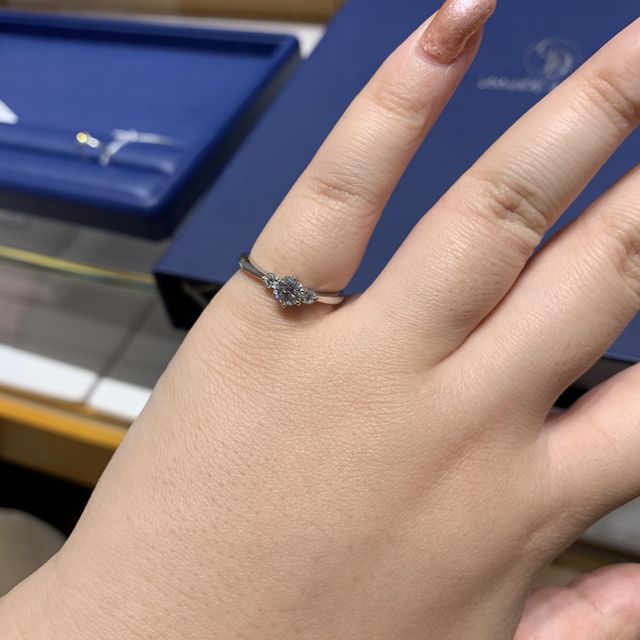 【銀座ダイヤモンドシライシの口コミ】 指輪のデザインが豊富で、同じ系統のものでもたくさん種類がありすぎて、…