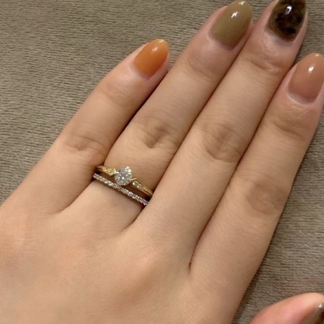 【Beauty and the Beast(ディズニー美女と野獣)の口コミ】 真ん中にダイヤがついているものが希望でした。
ただ、普段使いするにはダ…