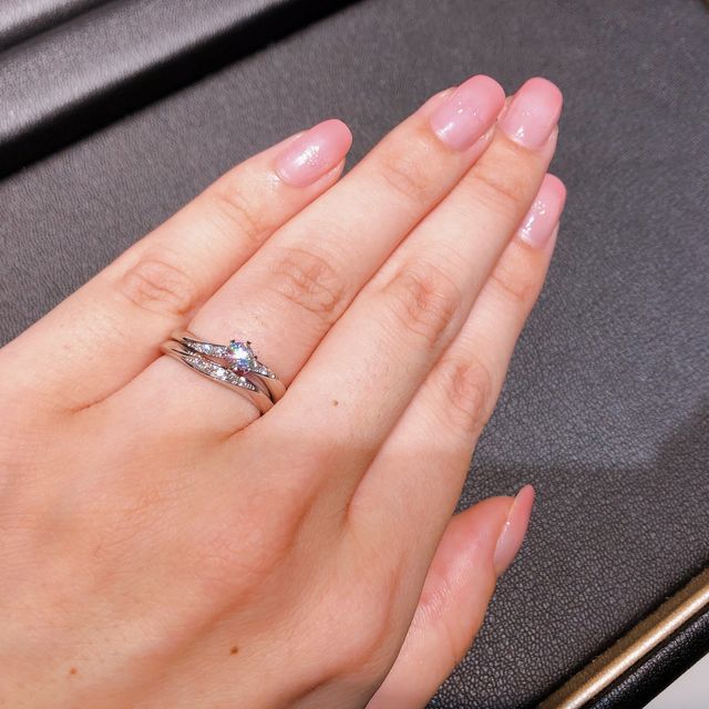 【ラザール ダイヤモンド(LAZARE DIAMOND)の口コミ】 ダイヤモンド、指輪の形すべて、一つずつ選べるところが魅力的でした。ま…