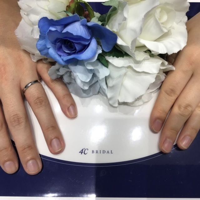 【4℃ BRIDAL(ヨンドシーブライダル)の口コミ】 婚約指輪のデザインは夫が決めたので、結婚指輪はそれに合うものを！と思…