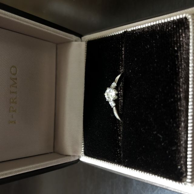 【アイプリモ(I-PRIMO)の口コミ】 決め手はデザインです。
リングの丸みがしっくりくる。
程よく厚みもあっ…