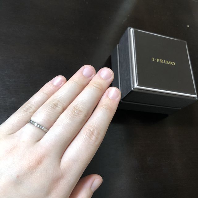 【アイプリモ(I-PRIMO)の口コミ】 結婚指輪にも石が施されているのを探していた。
派手すぎずシンブルで、彼…