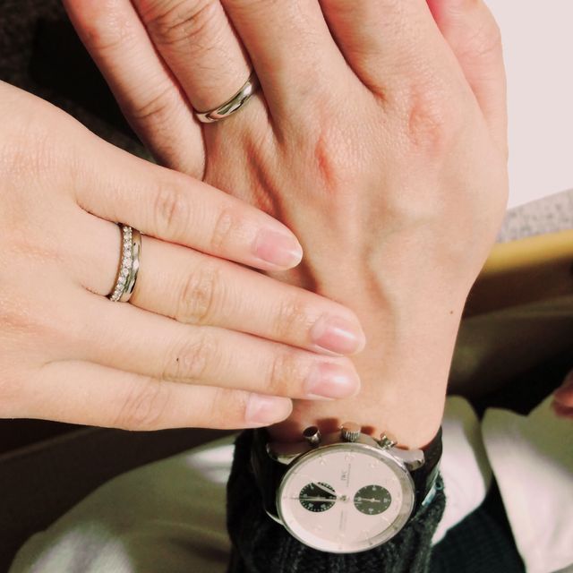 【宝寿堂(ほうじゅどう)の口コミ】 厚みのある男性の手にも違和感なく付けられるようリング幅が広めのシンプ…