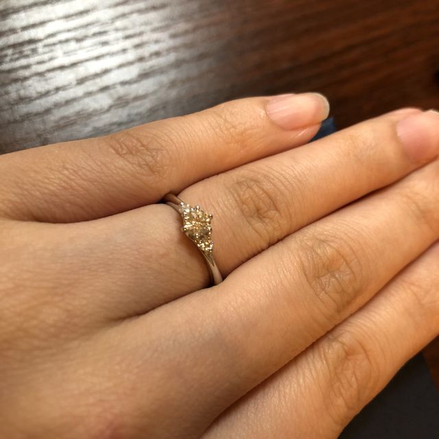 【銀座ダイヤモンドシライシの口コミ】 長く付けられて飽きないデザインの物を探していました。こちらのブランド…