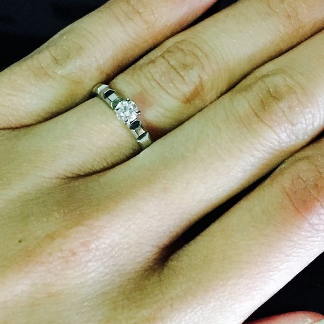 【ブシュロン(BOUCHERON)の口コミ】 婚約指輪は高いというイメージが強く頂かないつもりで結婚指輪をファセッ…