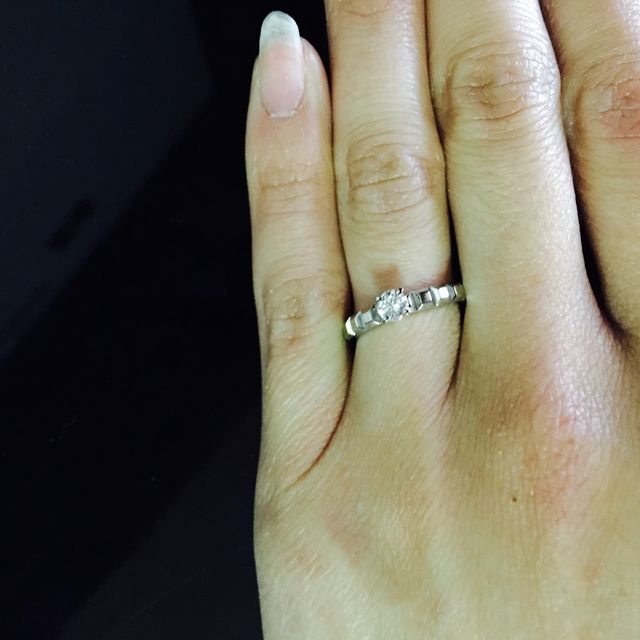 【ブシュロン(BOUCHERON)の口コミ】 婚約指輪は高いというイメージが強く頂かないつもりで結婚指輪をファセッ…