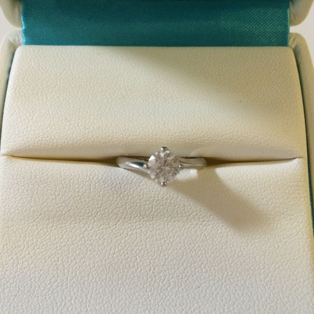 【銀座ダイヤモンドシライシの口コミ】 大きめの一粒ダイヤモンドの婚約指輪がよかったので大満足です。質もいい…