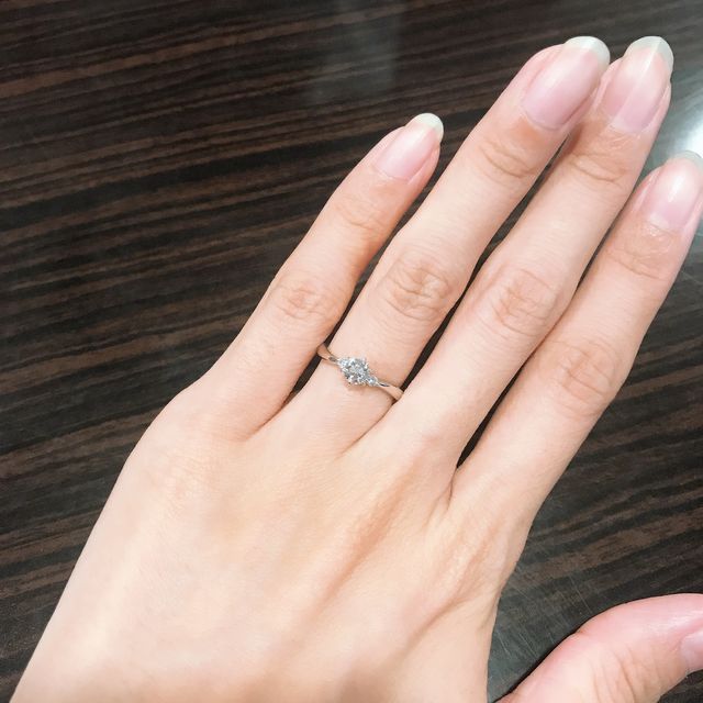 【4℃ BRIDAL(ヨンドシーブライダル)の口コミ】 素材は特に決めていませんでしたが、店員さんからプラチナがやはりオスス…