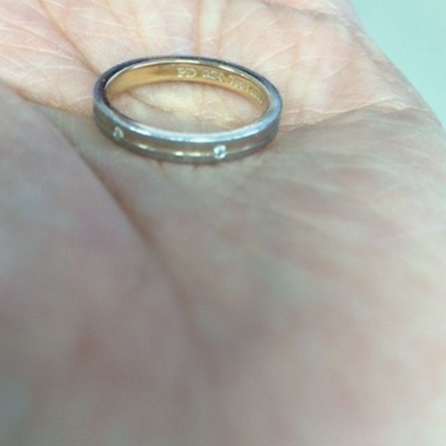 【Pinky&Dianne(ピンキー＆ダイアン)の口コミ】 シルバーの指輪の真ん中にピンクゴールドのラインが入っているデザインを…