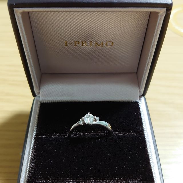 【アイプリモ(I-PRIMO)の口コミ】 リングはデザインで決めました。シンプルな王道のストレートと迷いました…