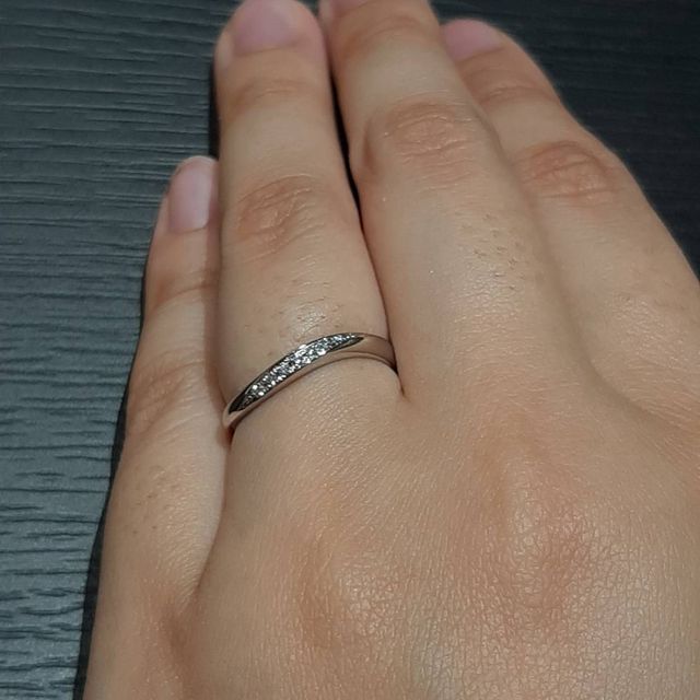 【DIYARTH(ディヤース)の口コミ】 指輪のセンターにピンクダイヤが一粒ついてあり、そこが決め手です。また…