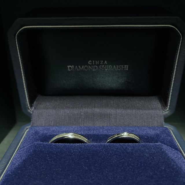 【銀座ダイヤモンドシライシの口コミ】 1番の決め手は自分の指に似合っていると妻から言われたからです。手と手を…