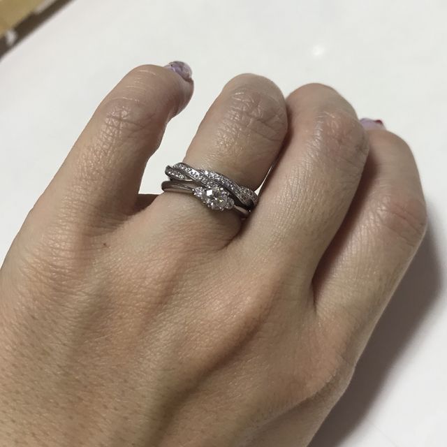 【ラザール ダイヤモンド(LAZARE DIAMOND)の口コミ】 横から見ても立体的で上から見てもゴージャスなものにしました。ツタの形…