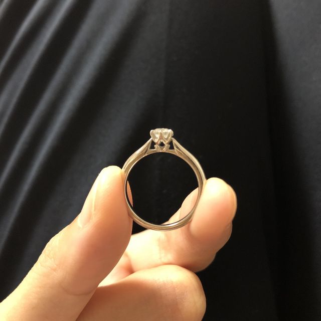 【銀座ダイヤモンドシライシの口コミ】 いろんなブランドを拝見し試着をしてみて、日常でも使いやすいよう、爪が…