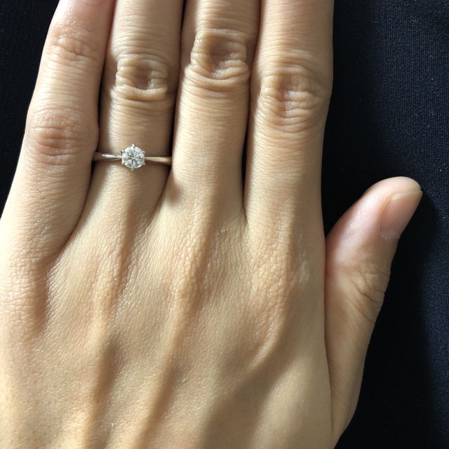 【銀座ダイヤモンドシライシの口コミ】 いろんなブランドを拝見し試着をしてみて、日常でも使いやすいよう、爪が…