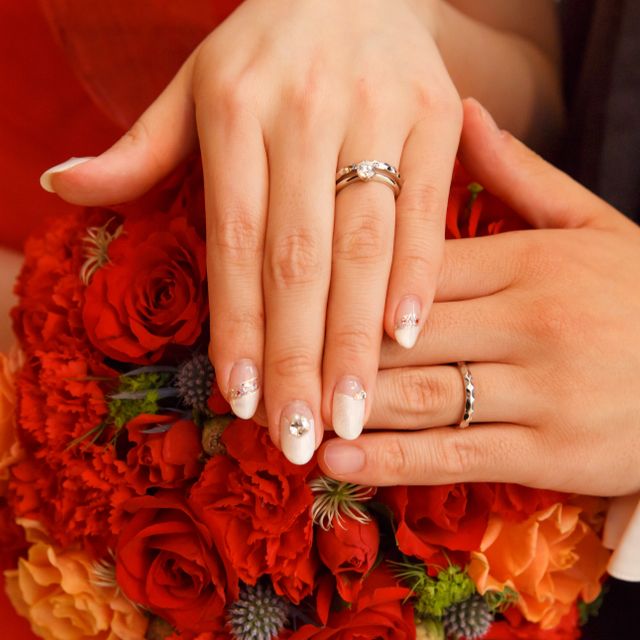 【ルイ・ヴィトン(LOUIS VUITTON)の口コミ】 普通のありきたりなデザインではなく、模様のようなデザインの結婚指輪を…