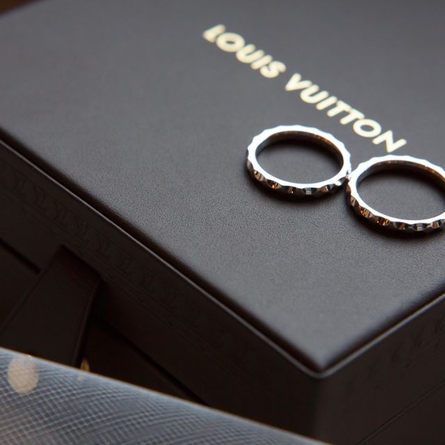 【ルイ・ヴィトン(LOUIS VUITTON)の口コミ】 普通のありきたりなデザインではなく、模様のようなデザインの結婚指輪を…