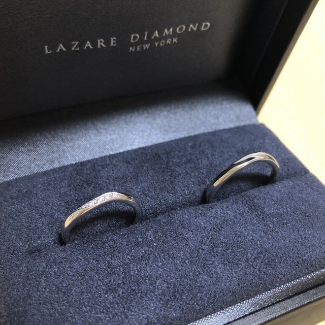 【ラザール ダイヤモンド(LAZARE DIAMOND)の口コミ】 婚約指輪が緩いウェーブラインのデザインだったので、結婚指輪もウェーブ…