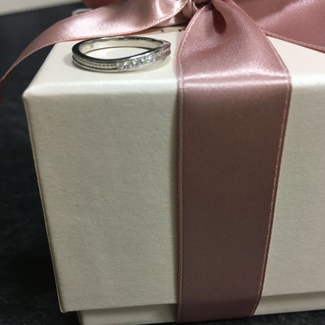 【アイプリモ(I-PRIMO)の口コミ】 ハートのミルグレインが一周するウェーブのデザインで、ハートは主張が強…