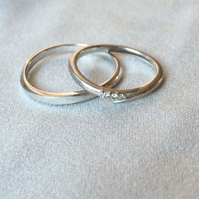 【アイプリモ(I-PRIMO)の口コミ】 どのような洋服にも合い、普段使いできるシンプルなデザインで、中央に小…