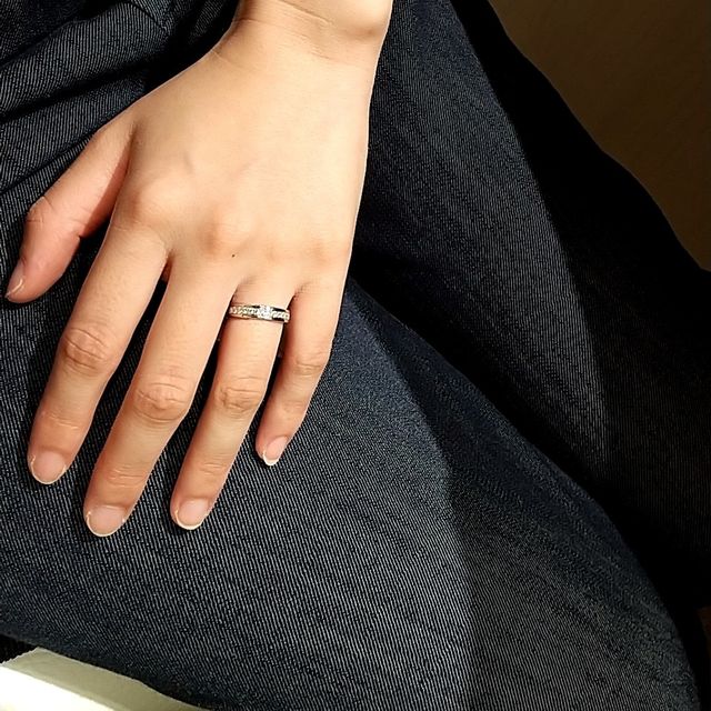 【和光ブライダルブティックギンザの口コミ】 ダイヤの質が大変良く、輝きがすごかったです。厚みがそこまでないため、…